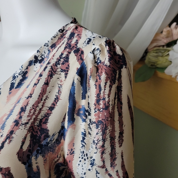 NWT Beautiful Faux Wrap Blouse - Picture 6 of 16